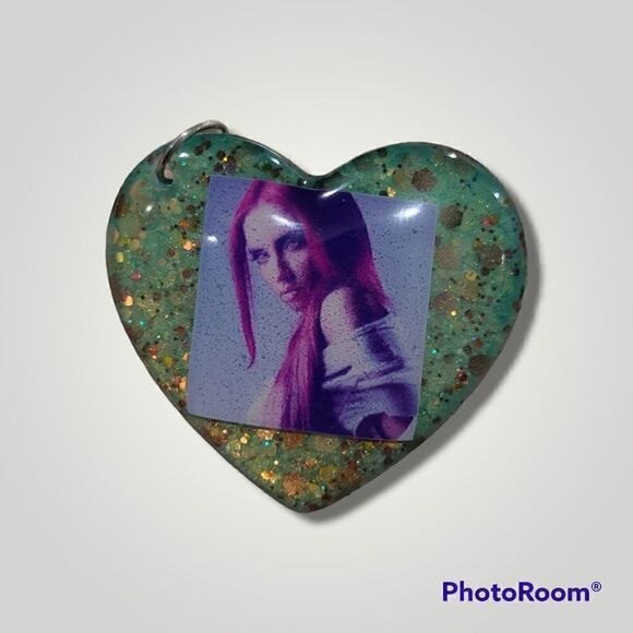 Luna Vexa Green Glitter Heart Keychain - Picture 6 of 16